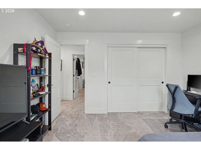 835 REAGAN St, Mt Angel, OR 97362