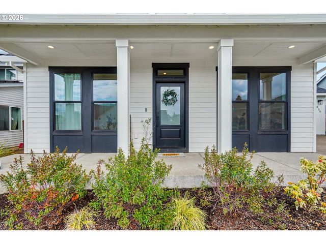 835 REAGAN St, Mt Angel, OR 97362