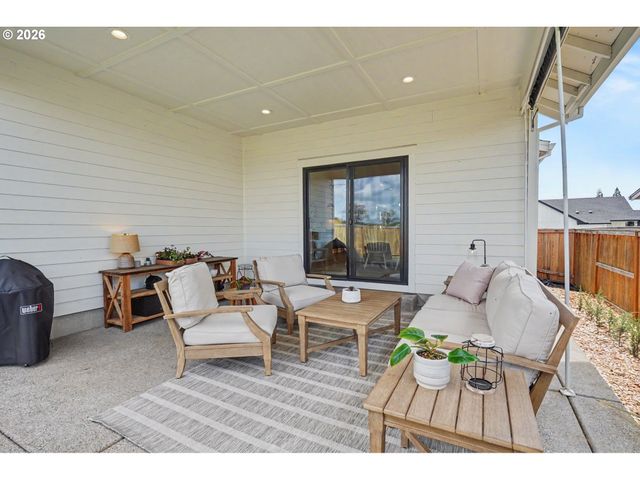 835 REAGAN St, Mt Angel, OR 97362