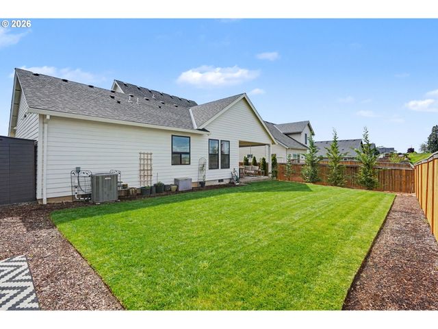 835 REAGAN St, Mt Angel, OR 97362