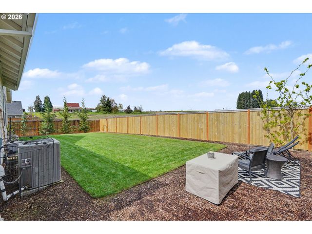 835 REAGAN St, Mt Angel, OR 97362