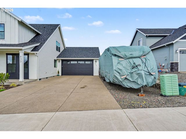 835 REAGAN St, Mt Angel, OR 97362