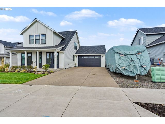 835 REAGAN St, Mt Angel, OR 97362
