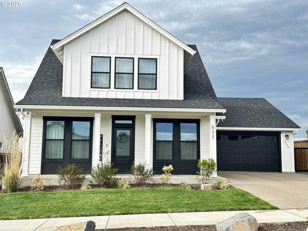 835 REAGAN St, Mt Angel, OR 97362