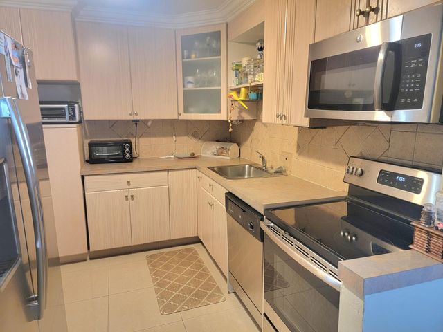 8140 SW 24th Street Unit 215, North Lauderdale, FL 33068