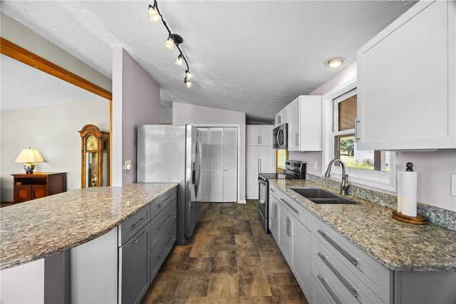 10100 Jordan Rd, Cato, NY 13080