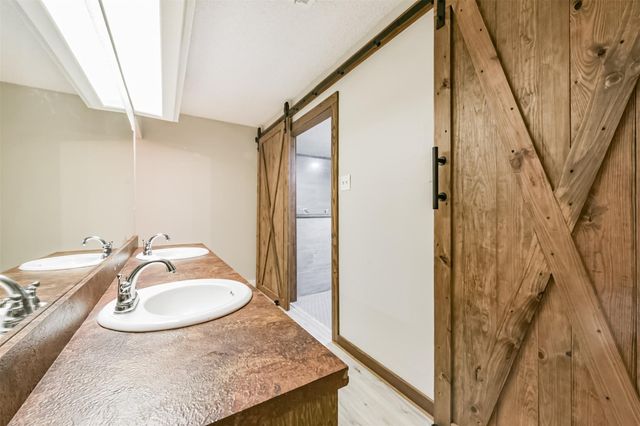 410 Riverside Drive, Alvin, TX 77511