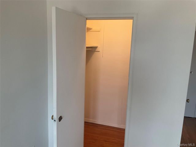 55 Lenox Road 3X, Rockville Centre, NY 11570