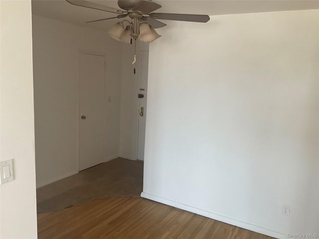 55 Lenox Road 3X, Rockville Centre, NY 11570
