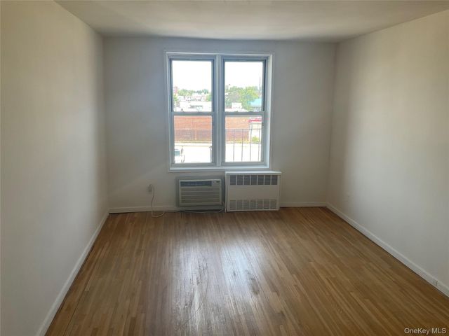 55 Lenox Road 3X, Rockville Centre, NY 11570