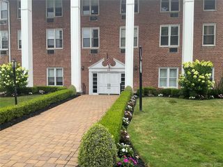 55 Lenox Road 3X, Rockville Centre, NY 11570