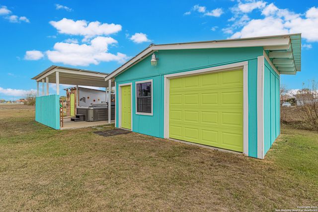 16530 FM 463, Lytle, TX 78052