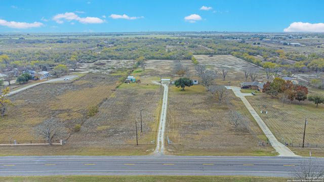 16530 FM 463, Lytle, TX 78052