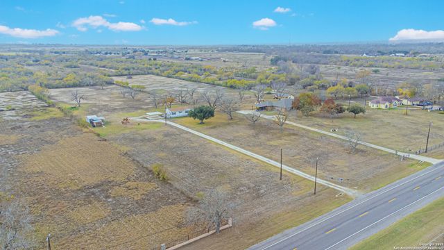 16530 FM 463, Lytle, TX 78052