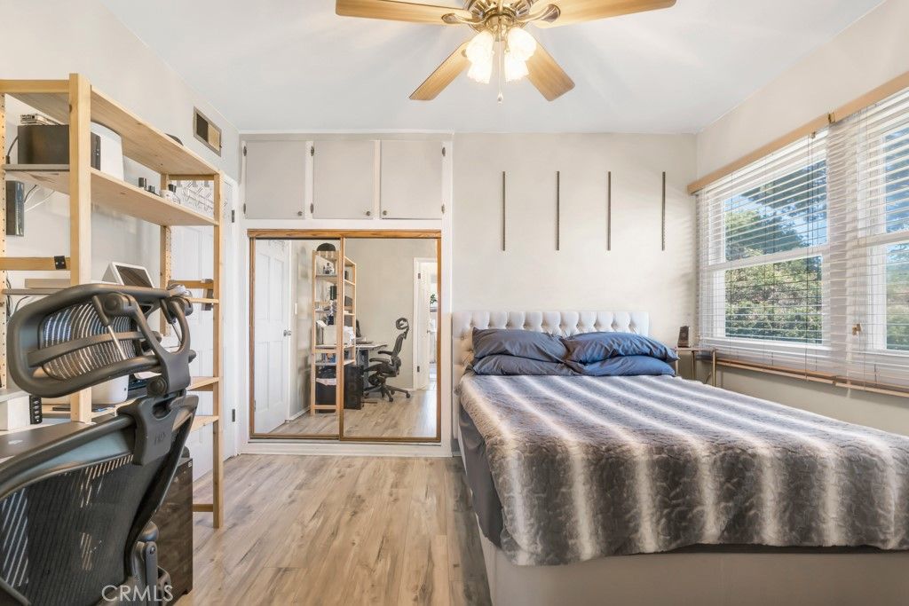 Image 14 of property listing at 7533 Hatillo Avenue, Winnetka, CA 91306