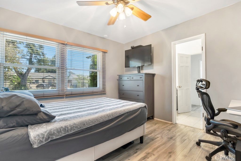 Image 15 of property listing at 7533 Hatillo Avenue, Winnetka, CA 91306
