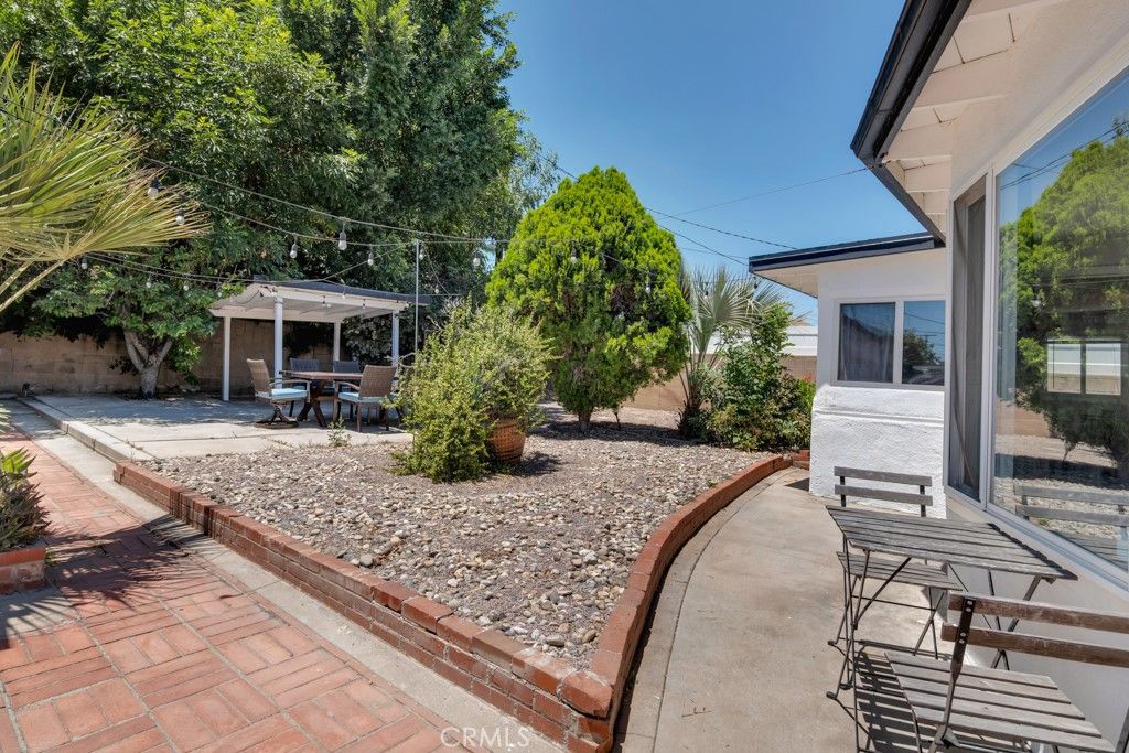 Image 21 of property listing at 7533 Hatillo Avenue, Winnetka, CA 91306