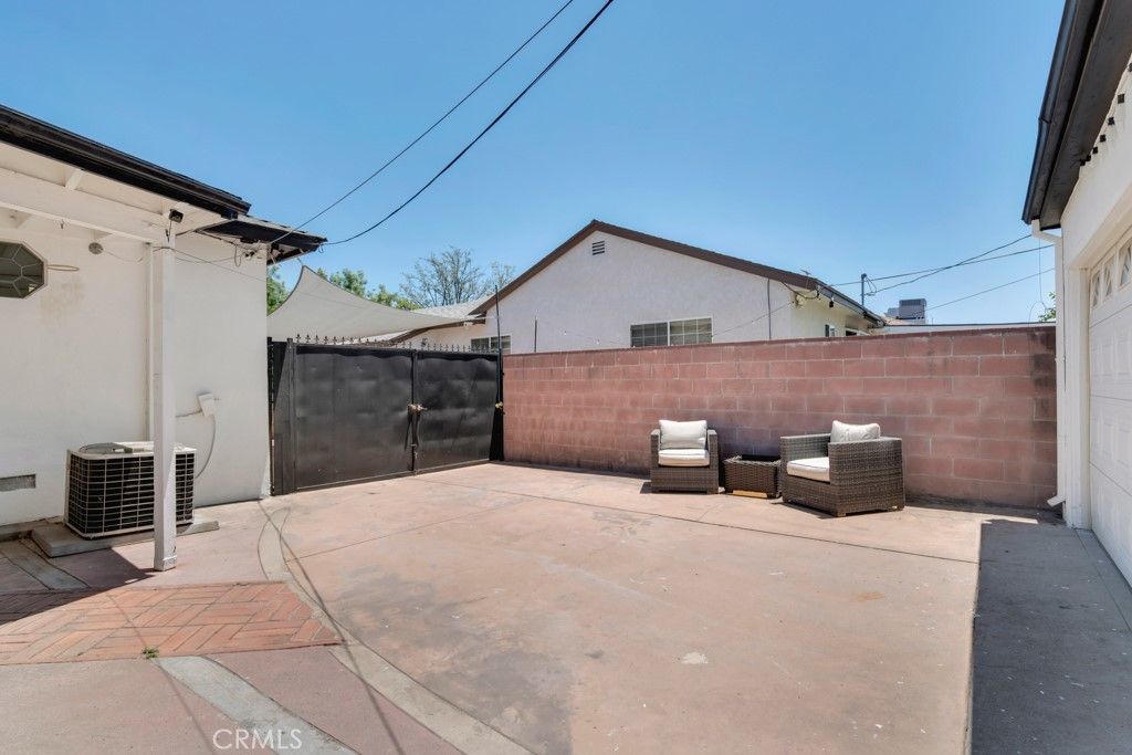 Image 25 of property listing at 7533 Hatillo Avenue, Winnetka, CA 91306