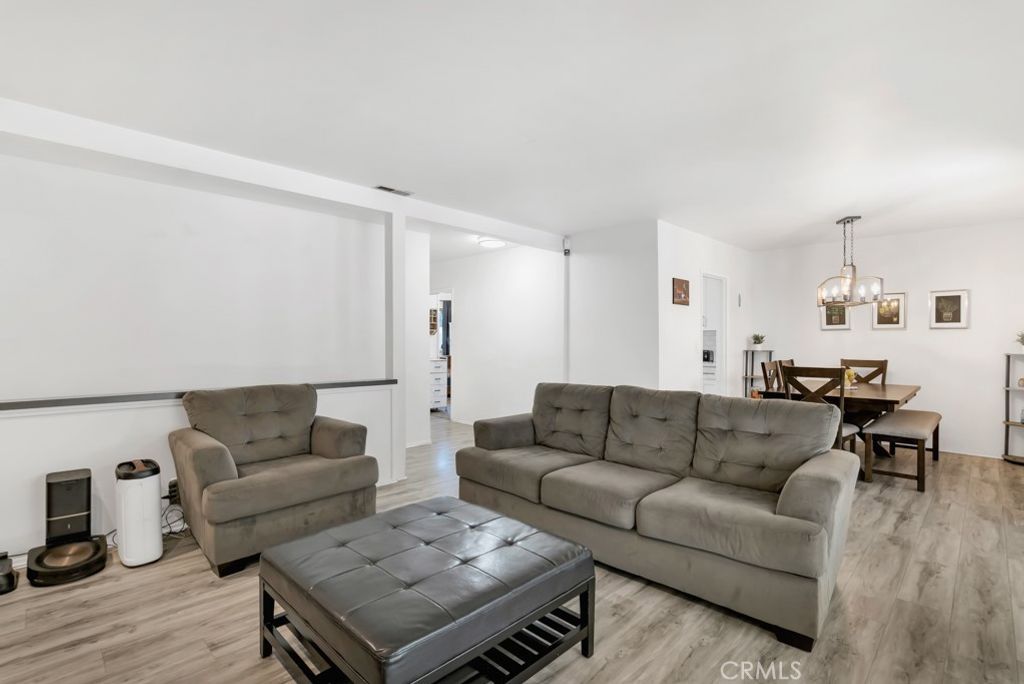 Image 5 of property listing at 7533 Hatillo Avenue, Winnetka, CA 91306
