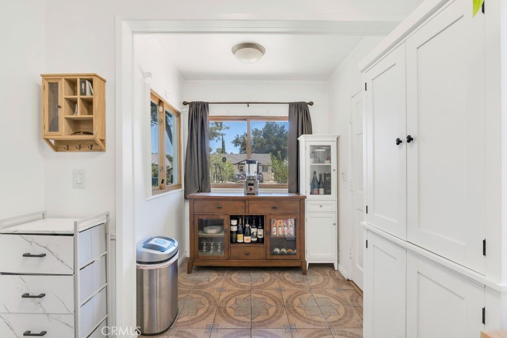Image 9 of property listing at 7533 Hatillo Avenue, Winnetka, CA 91306