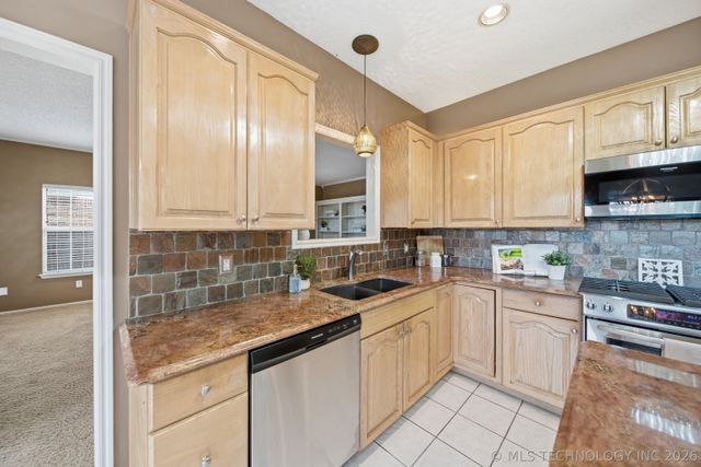 411 W Union Place, Broken Arrow, OK 74011