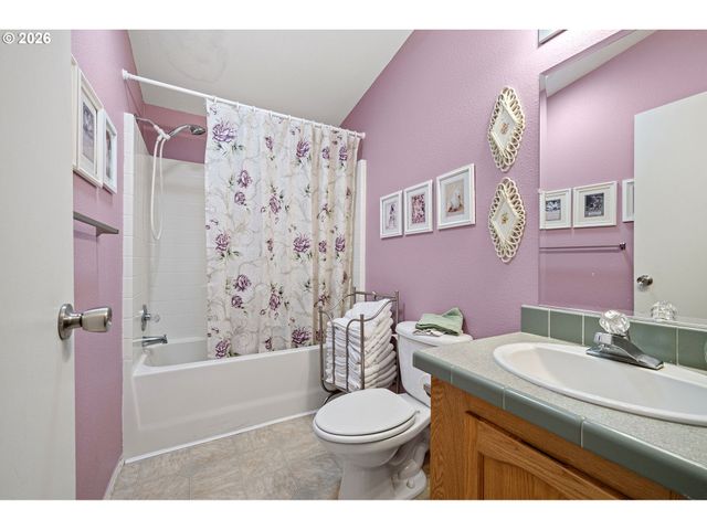 2512 MAIA Loop, Springfield, OR 97477