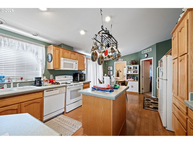 2512 MAIA Loop, Springfield, OR 97477