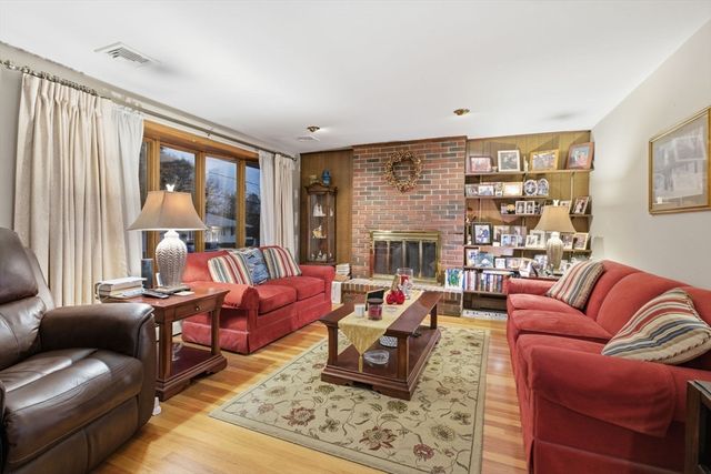 43 Duston Dr, Methuen, MA 01844