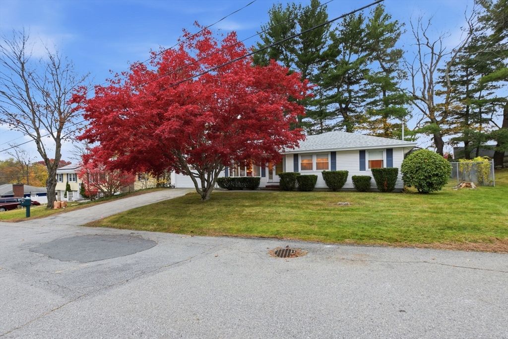 43 Duston Dr, Methuen, MA 01844