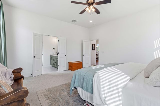 450 Fox Trail, Elm Springs, AR 72762