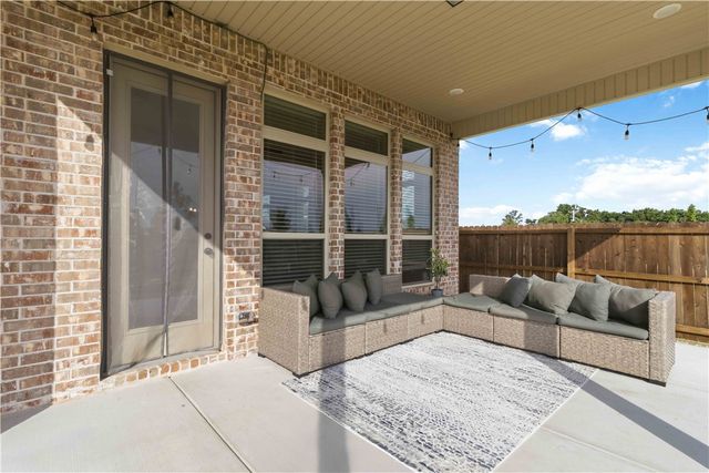 450 Fox Trail, Elm Springs, AR 72762