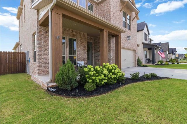 450 Fox Trail, Elm Springs, AR 72762