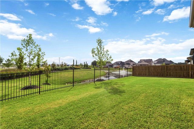 450 Fox Trail, Elm Springs, AR 72762