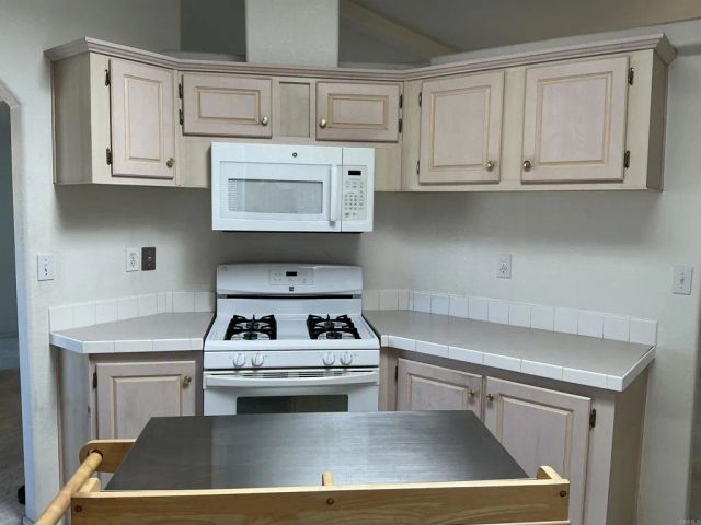 525 W El Norte Pkwy 127, Escondido, CA 92026