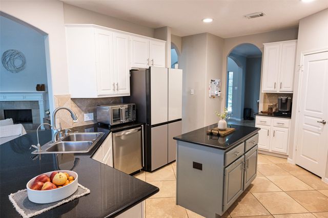 86 Oriel Oaks Circle, The Woodlands, TX 77382