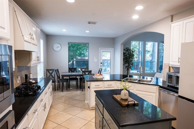 86 Oriel Oaks Circle, The Woodlands, TX 77382