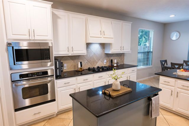 86 Oriel Oaks Circle, The Woodlands, TX 77382