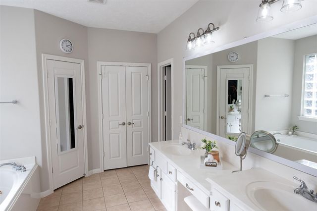 86 Oriel Oaks Circle, The Woodlands, TX 77382