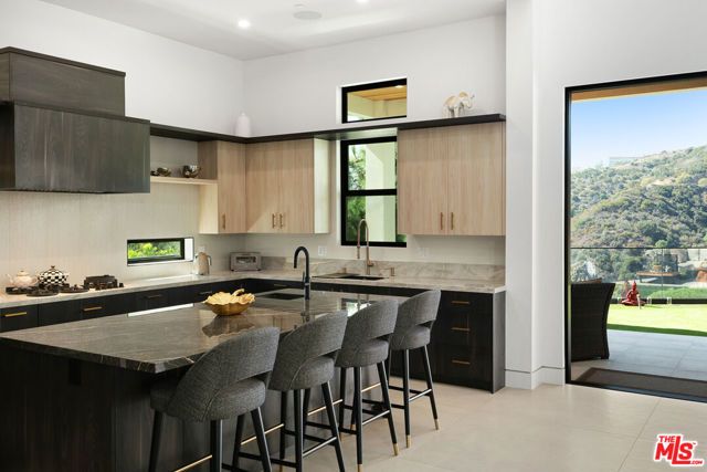 1367 Casiano Road, Los Angeles, CA 90049