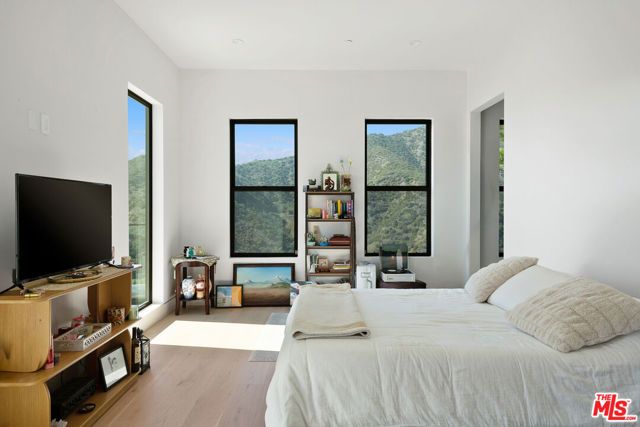 1367 Casiano Road, Los Angeles, CA 90049