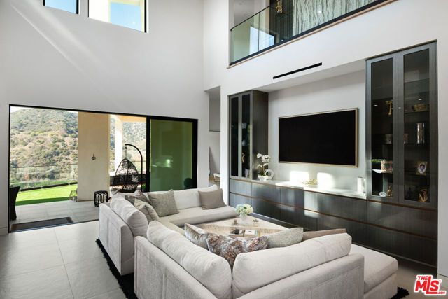 1367 Casiano Road, Los Angeles, CA 90049