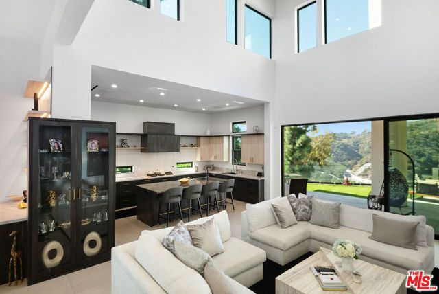 1367 Casiano Road, Los Angeles, CA 90049