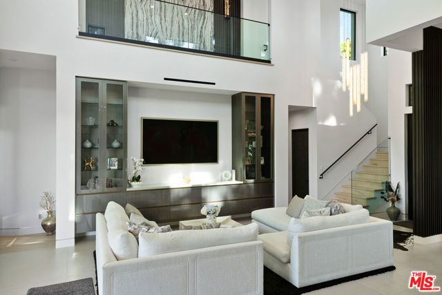 1367 Casiano Road, Los Angeles, CA 90049