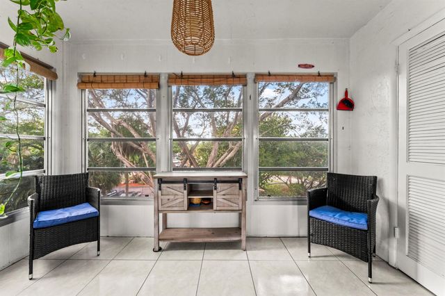 225 Bonnie Boulevard 302, Palm Springs, FL 33461