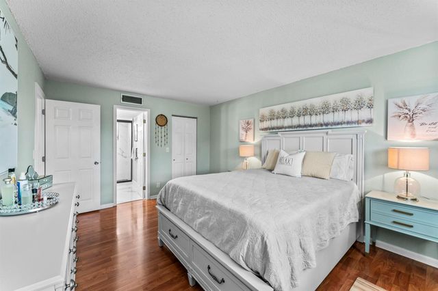 225 Bonnie Boulevard 302, Palm Springs, FL 33461