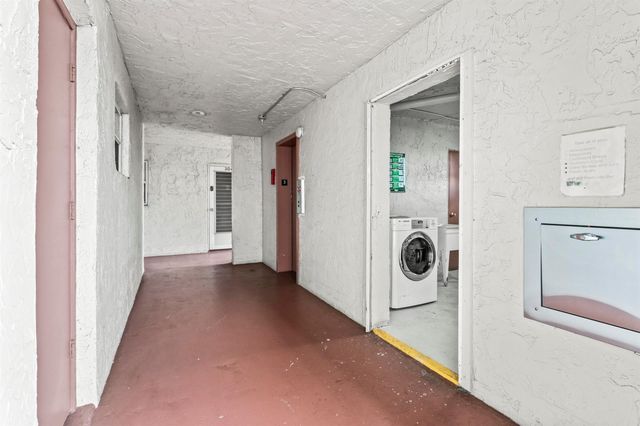 225 Bonnie Boulevard 302, Palm Springs, FL 33461