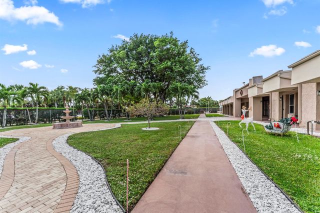 225 Bonnie Boulevard 302, Palm Springs, FL 33461