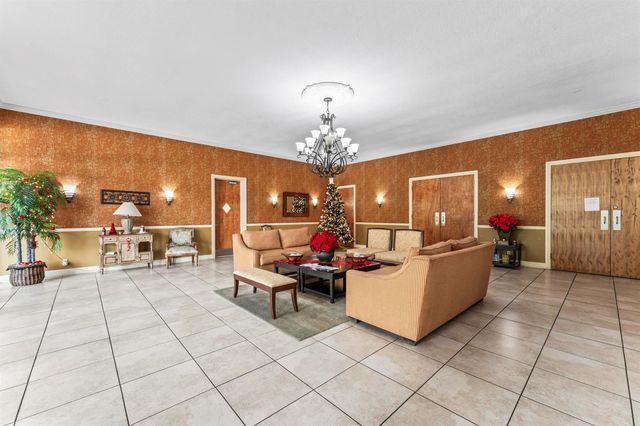 225 Bonnie Boulevard 302, Palm Springs, FL 33461