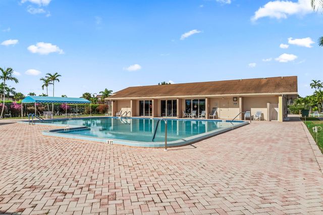 225 Bonnie Boulevard 302, Palm Springs, FL 33461