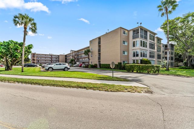 225 Bonnie Boulevard 302, Palm Springs, FL 33461